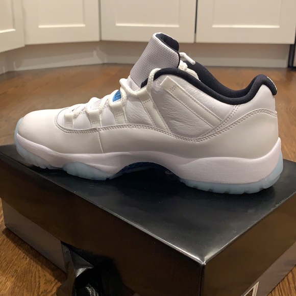 NWT AIR JORDAN 11 RETRO LOW SIZE 11 - Picture 2 of 6